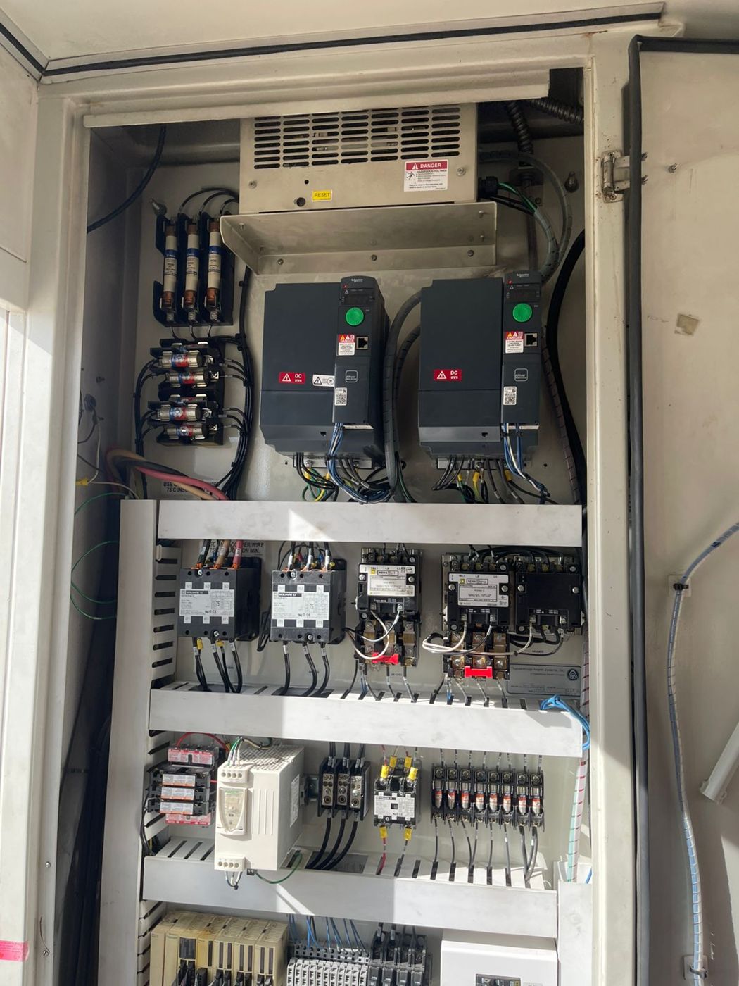 Tablero de control de la manga con los nuevos variadores