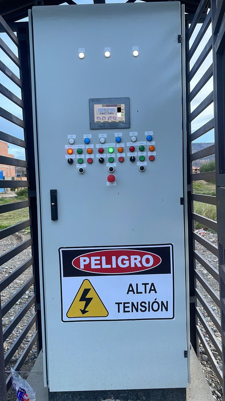 Tablero de control de la estación con HMI de supervisión
