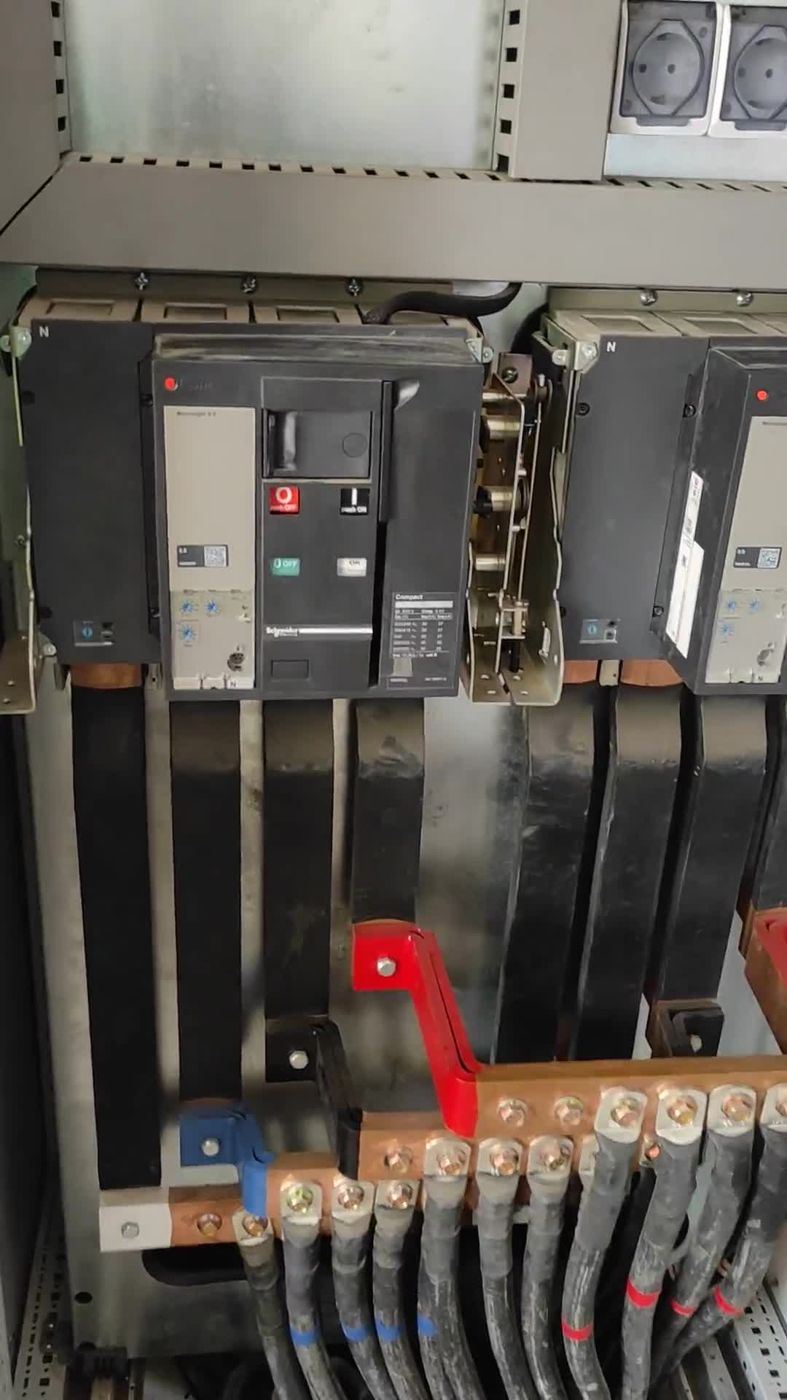 Tablero de transferencia automática con interruptores de potencia